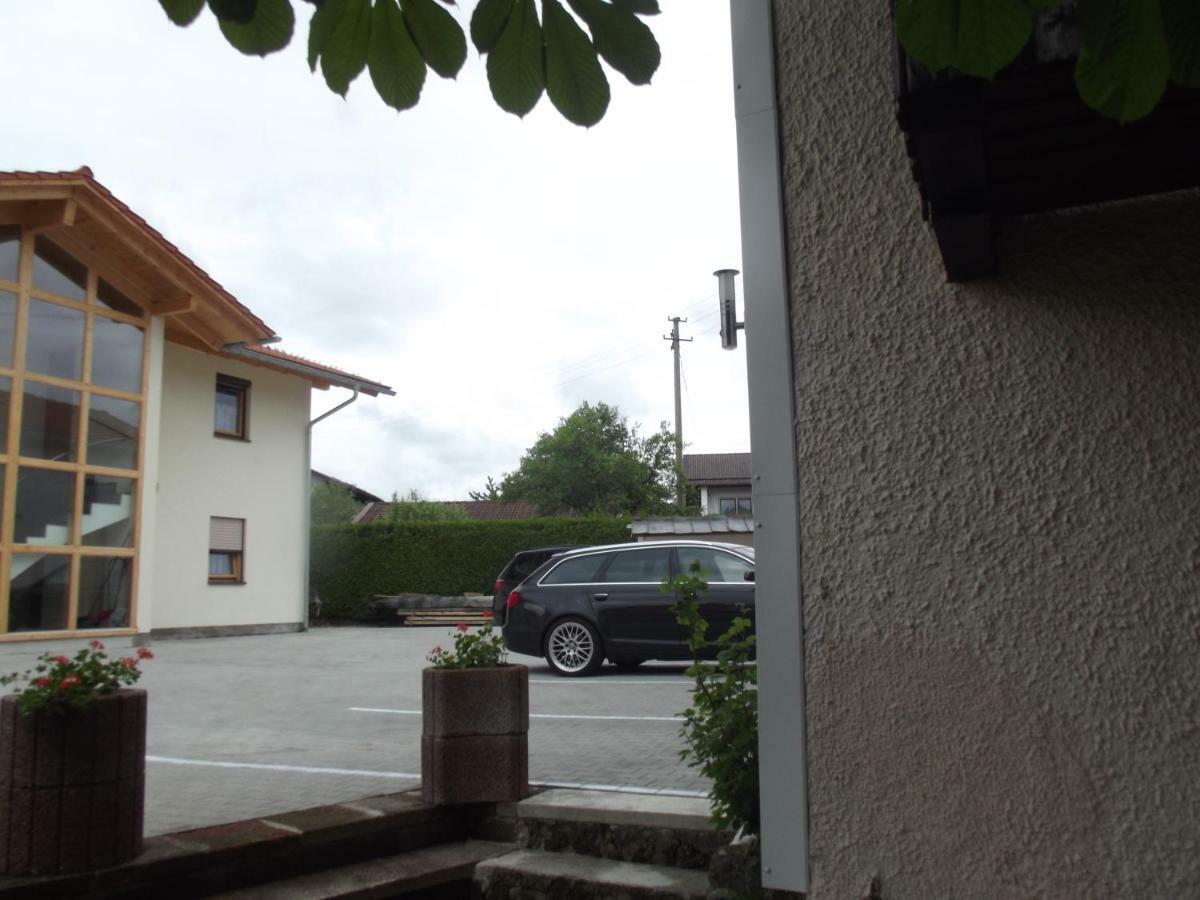 Апартаменты Gaestehaus Hubertus *